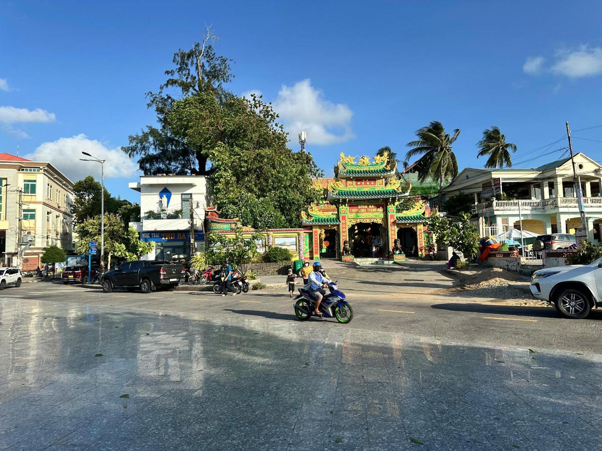 ホテル Khach San Tuyet Hien フーコック エクステリア 写真